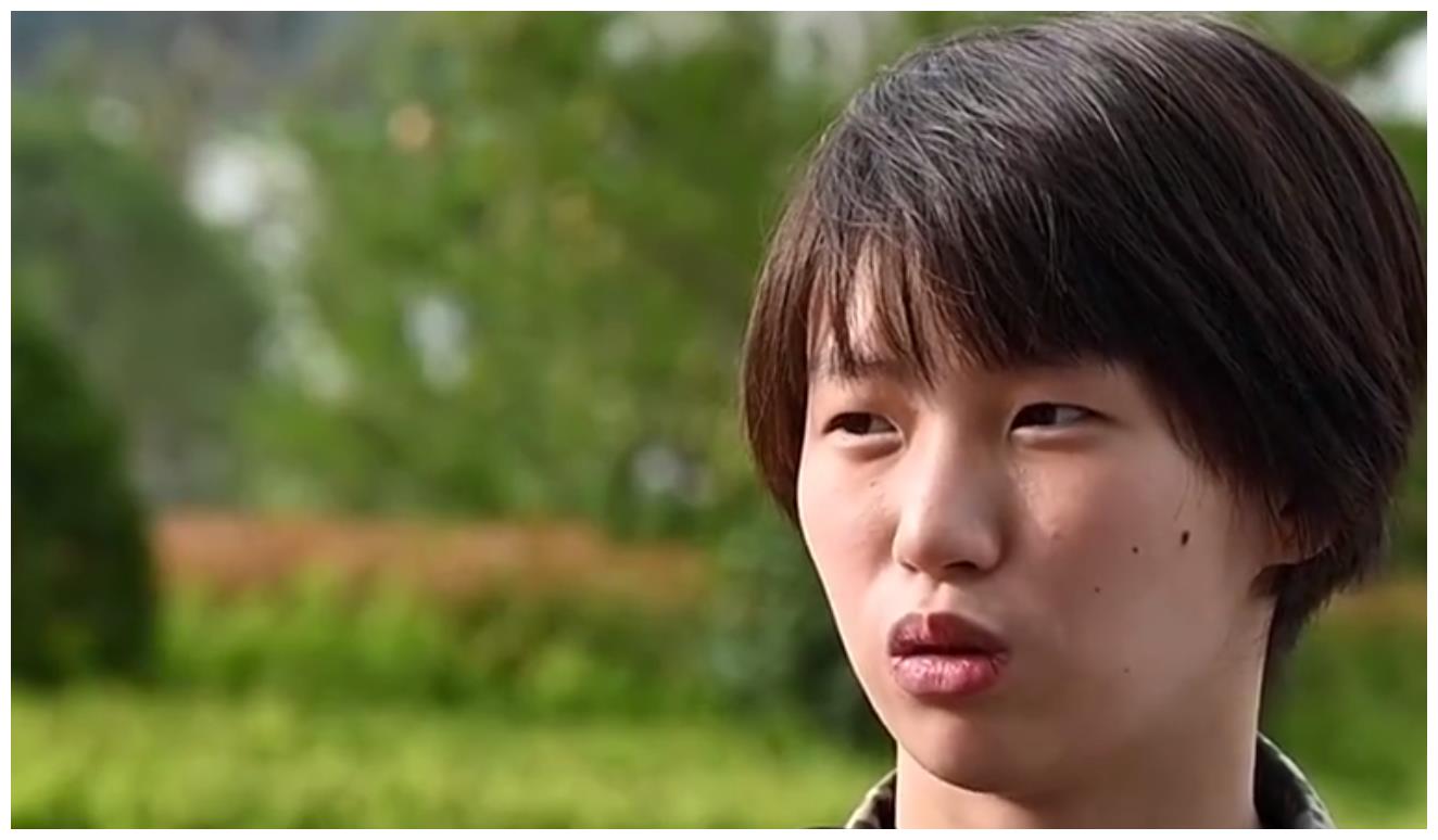 陈宇熙说,他最糟糕的就是注意力不集中,军训和训练