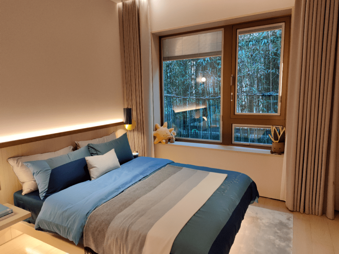 图:样板间实拍图展示区及会所目前进入项目需将私家车停放于帝景山庄