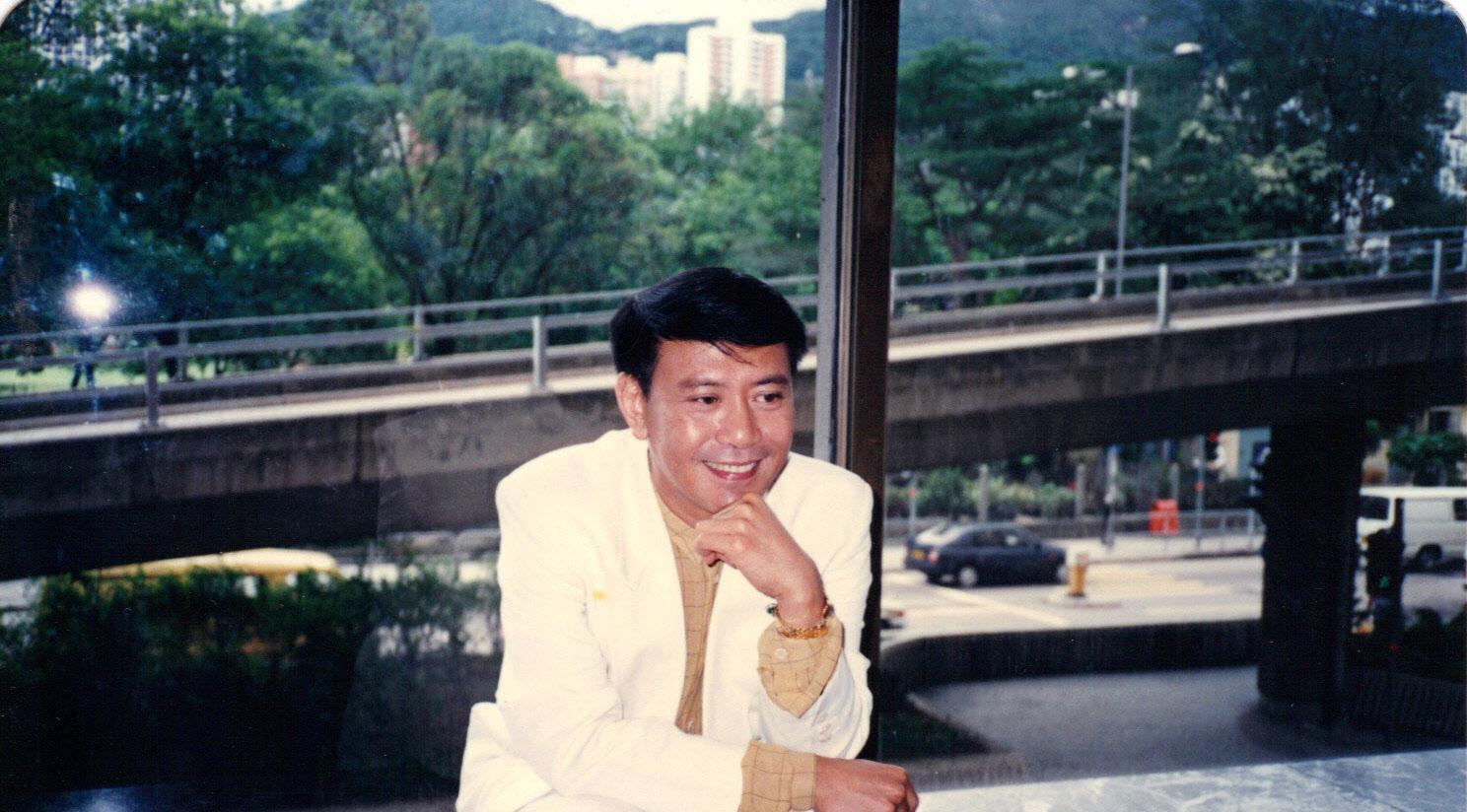 罗文也成为了第一个来内地开个人演唱会的香港歌手.