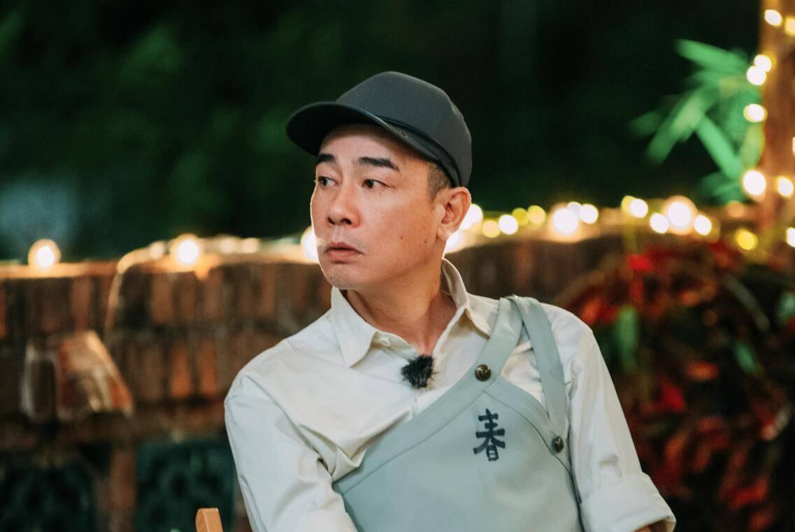 参加同一节目当时的酬劳才30万元网民币仅仅过去三年时间陈小春身价