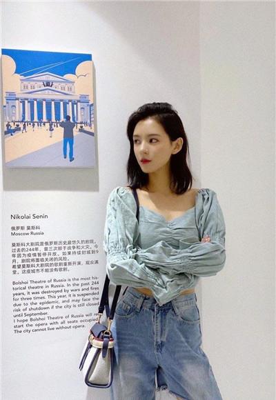 张予曦"童年照"引争议,大眼睛和瓜子脸美得像娃娃,这颜值慕了_妈妈