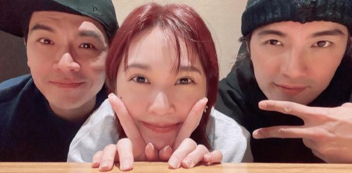 杨丞琳晒与贺军翔王传一同框照,好似回到当年_恶魔_事业_好友