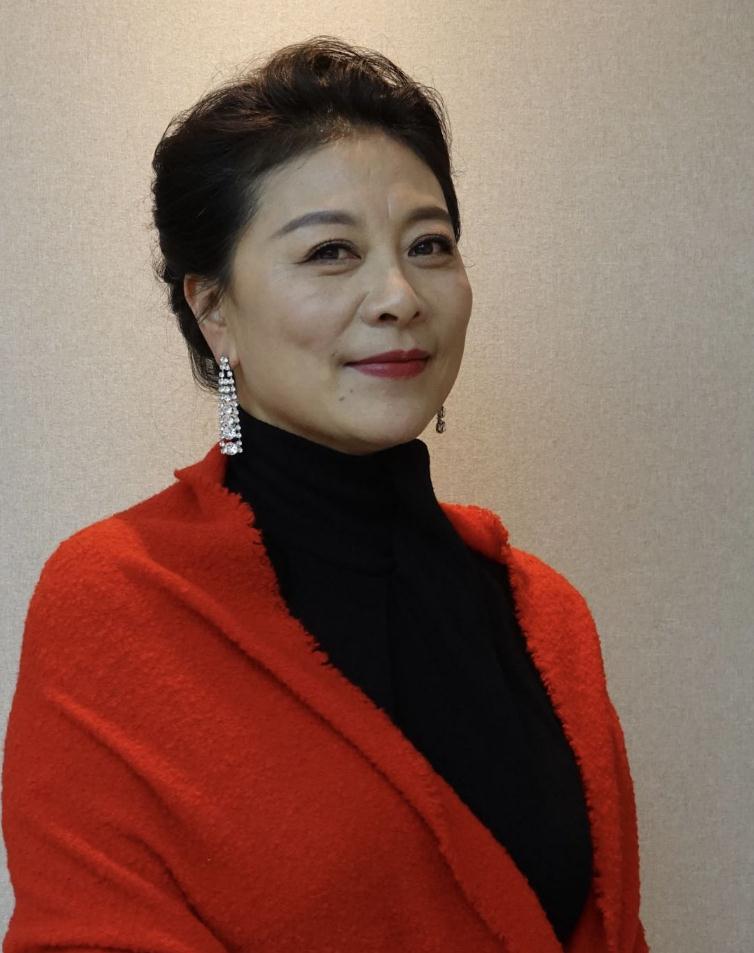 岳红:2获影后,丈夫李连杰在她近况5个月提分手,中年又患病_女儿_生活