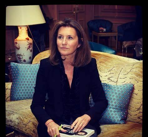 布鲁尼:作风最豪放的第一夫人,男神收割机,40岁闪婚法国总统_萨科齐