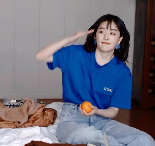 "整容级"惊艳回归:她这变化也太大了吧…_阚清子_榴莲_西装