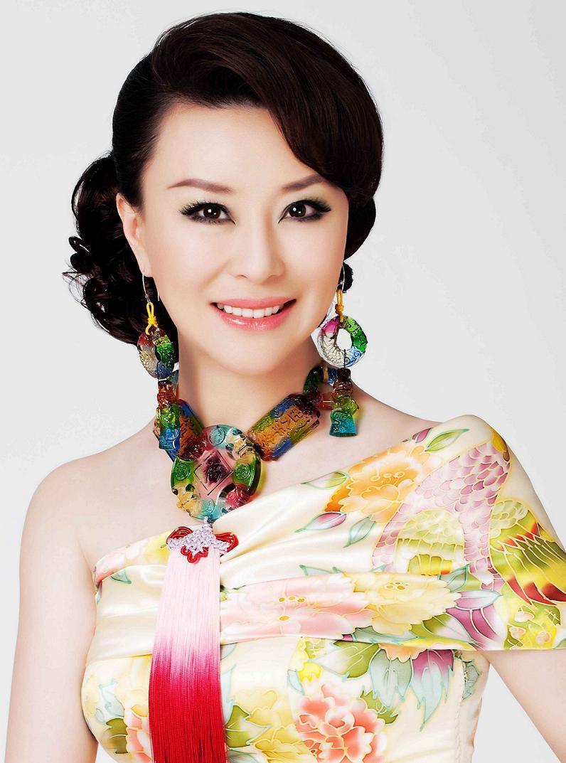 后来有传言说,祖海早就结婚了,嫁的就是大她37岁的邹友开,不过祖海