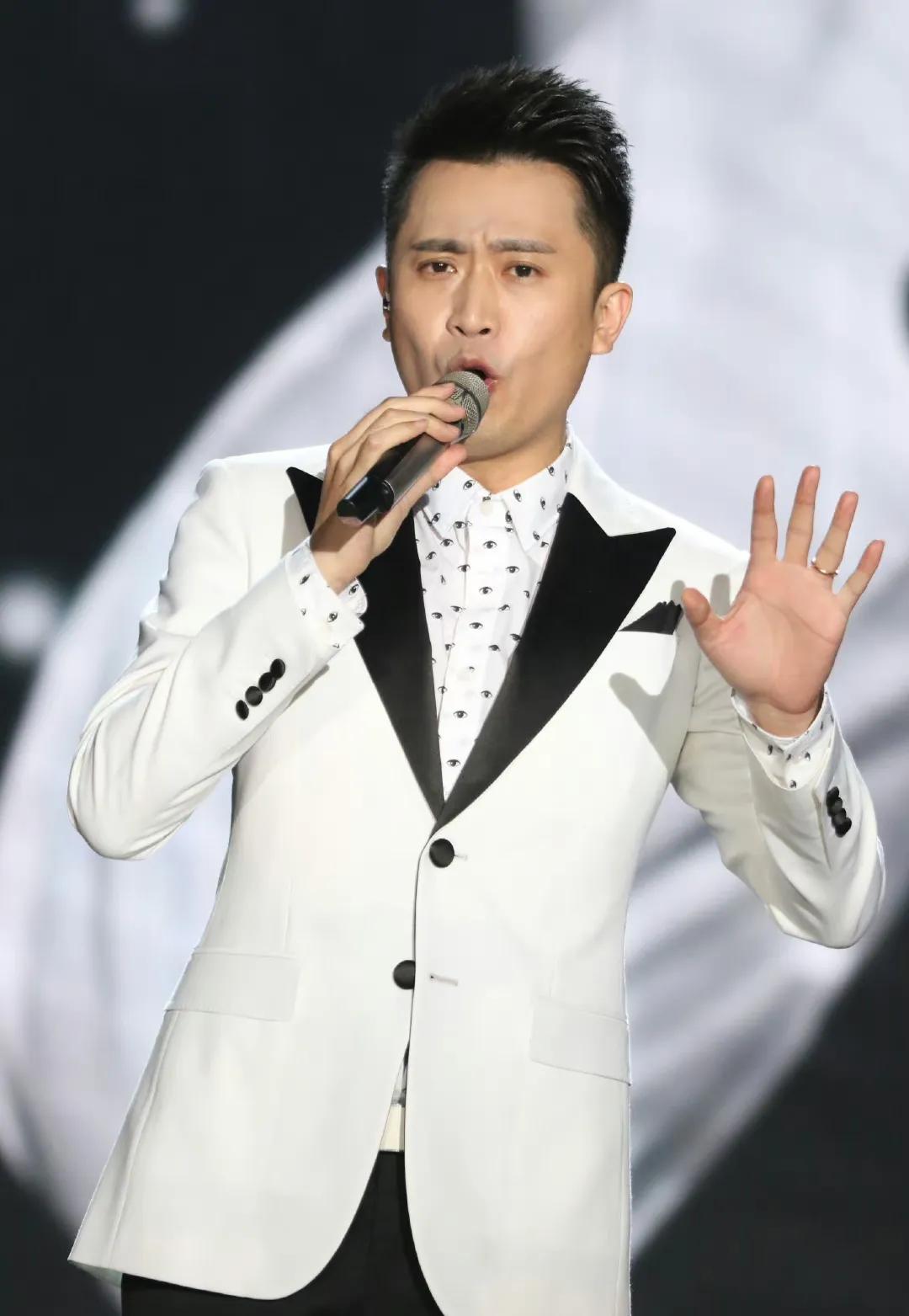 杨帆:娶圈外妻子,婚后连生两女,一家四口甜如蜜_张蕾_妈妈_工作