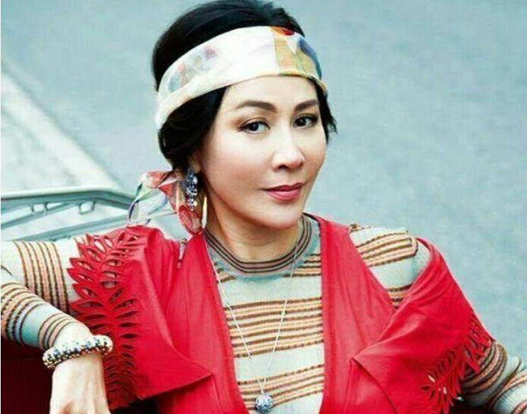 但爆料依然存在,有媒体不断披露梁朝伟定居日本产子,刘嘉玲已赶往日本