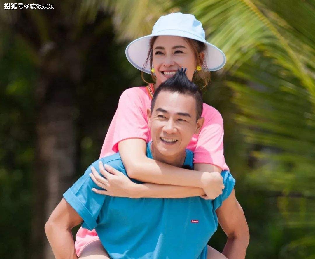 陈小春小16岁娇妻定居国外!