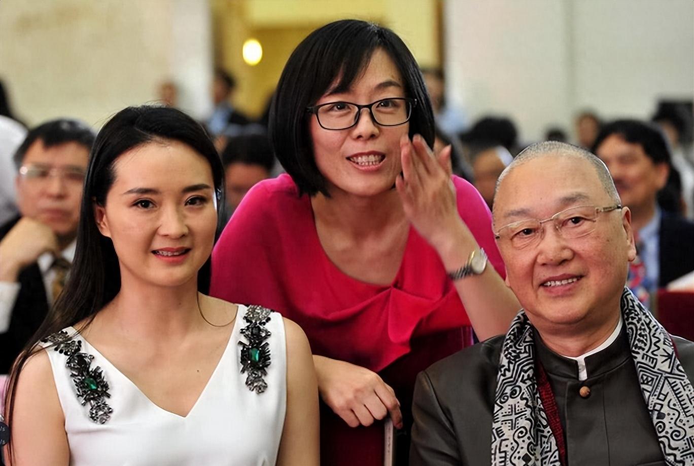 亲儿子骂猪头,今复出替夫还债,王艳豪门路有多坎坷_婆婆_王志才_王烁