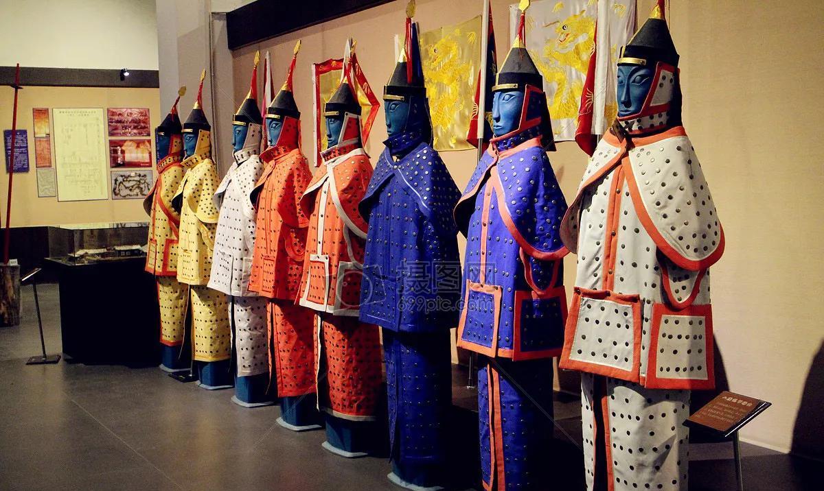 而正红,镶白,镶红,正蓝,镶蓝为下五旗,由各王公大臣管理,因为有了明显