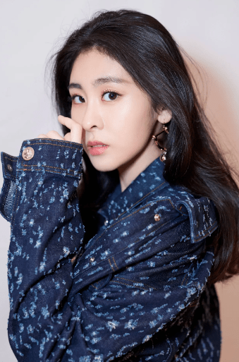 张碧晨现身张艺兴演唱会,疑放下前夫追求新欢,过往却让人不待见_网友