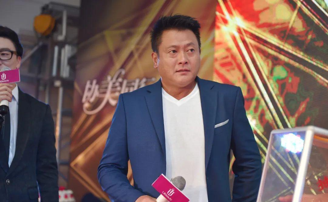 53岁魏骏杰近况曝光,身形肿胀面容衰老_滕丽名_程峰_内地