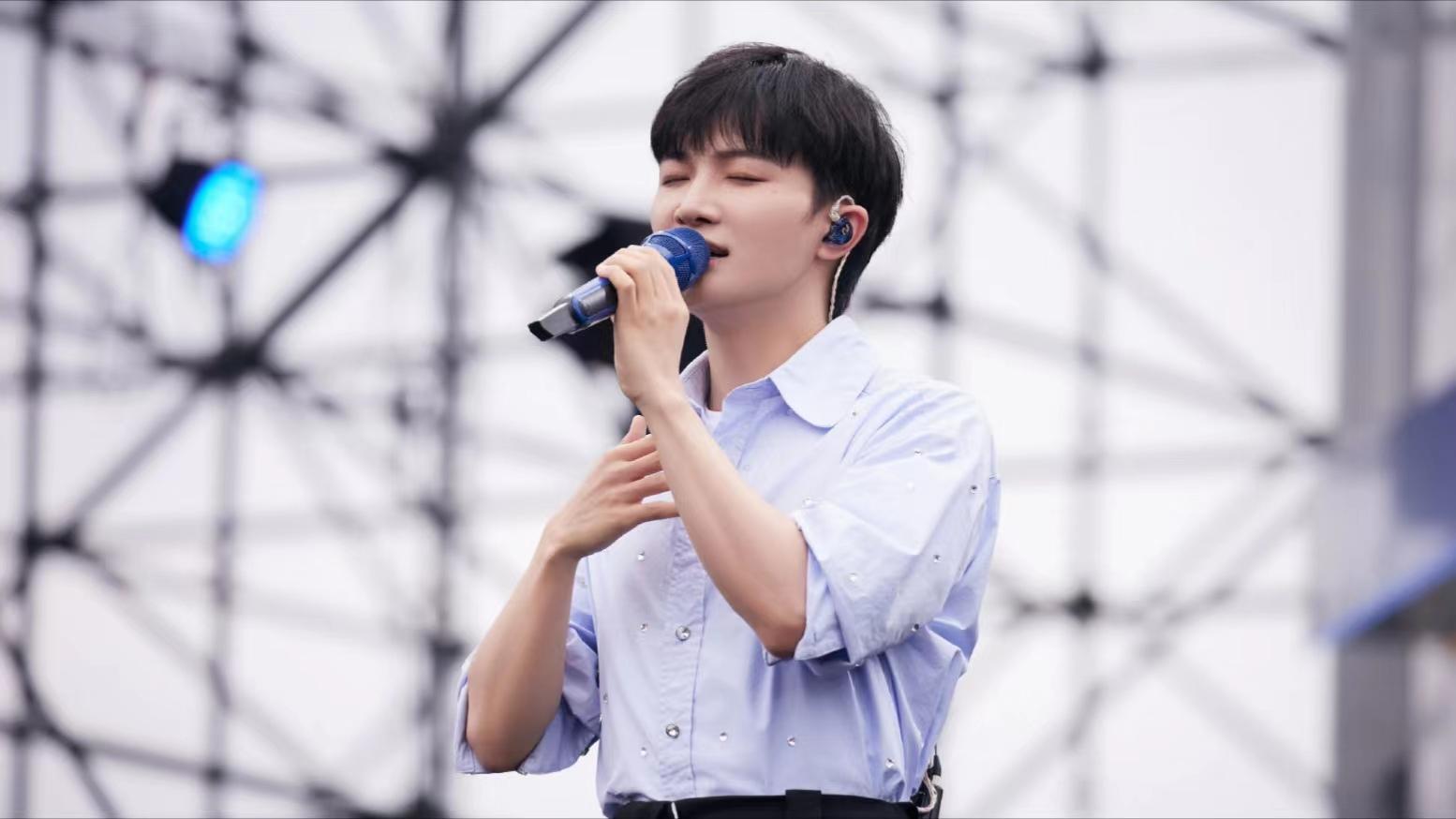 周深出道这九年,一步步走上事业之巅,感恩在心间,故事说不完_励志