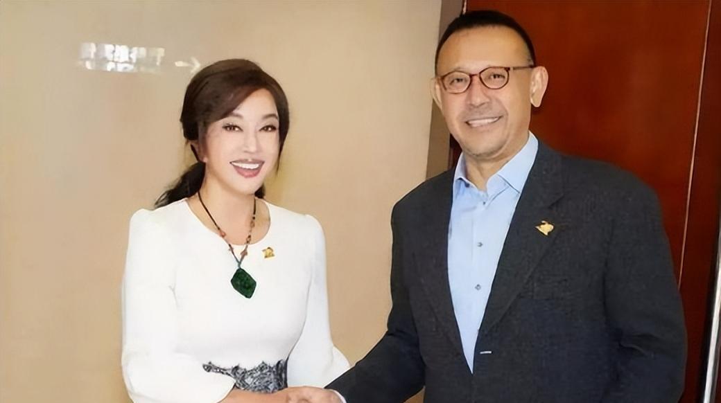 他是刘晓庆的前夫,儿子是陈赫,69岁还能做个好丈夫_陈国军_赵雅珉