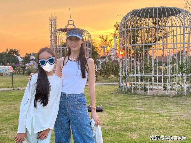 雷佳音二胎曝光,妻子翟煦飞首次晒合照,网友:好福气_女儿_微博_照片