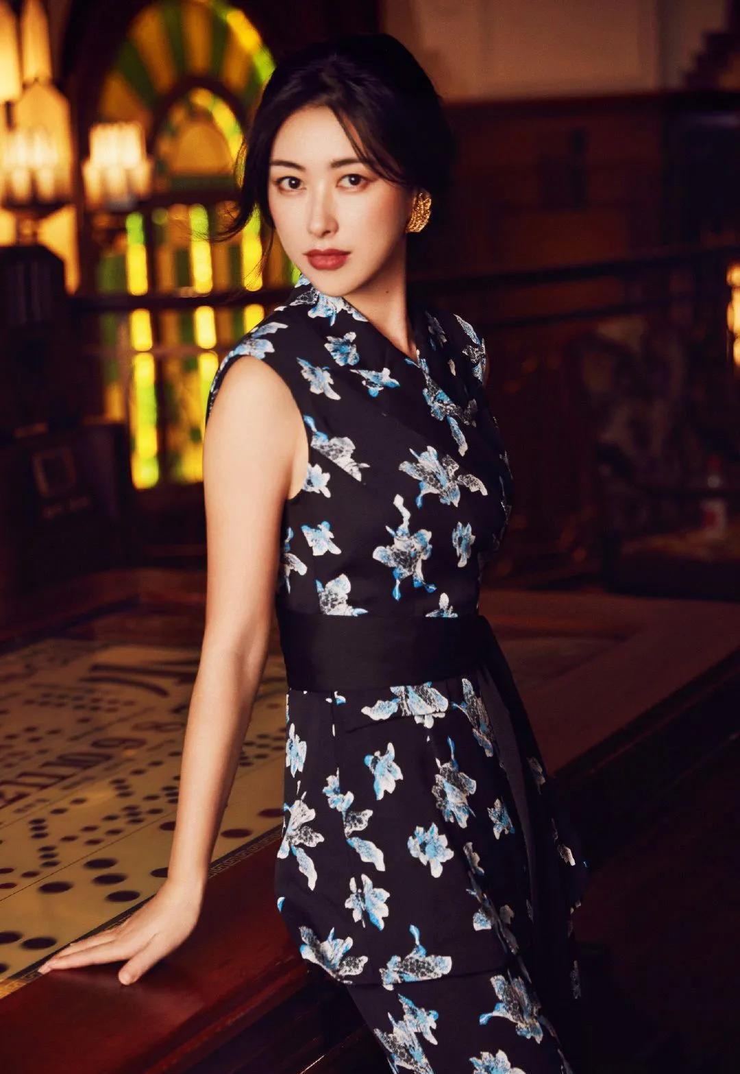 在爱奇艺播出;1月23日,朱珠特别出演的当代医疗剧《一起深呼吸》