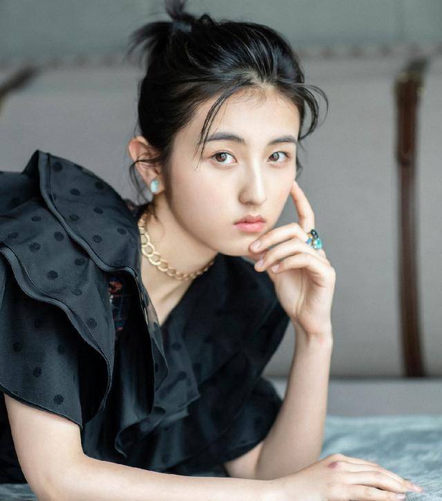 才20岁就被称之为"老戏骨",她凭什么?_张子枫_父母_亲情