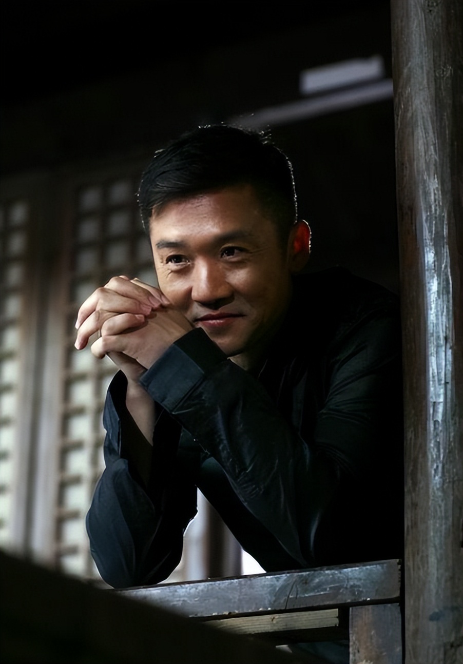 著名演员黄志忠:离婚那天出门后忍不住流泪,感觉最对不起儿子_何音