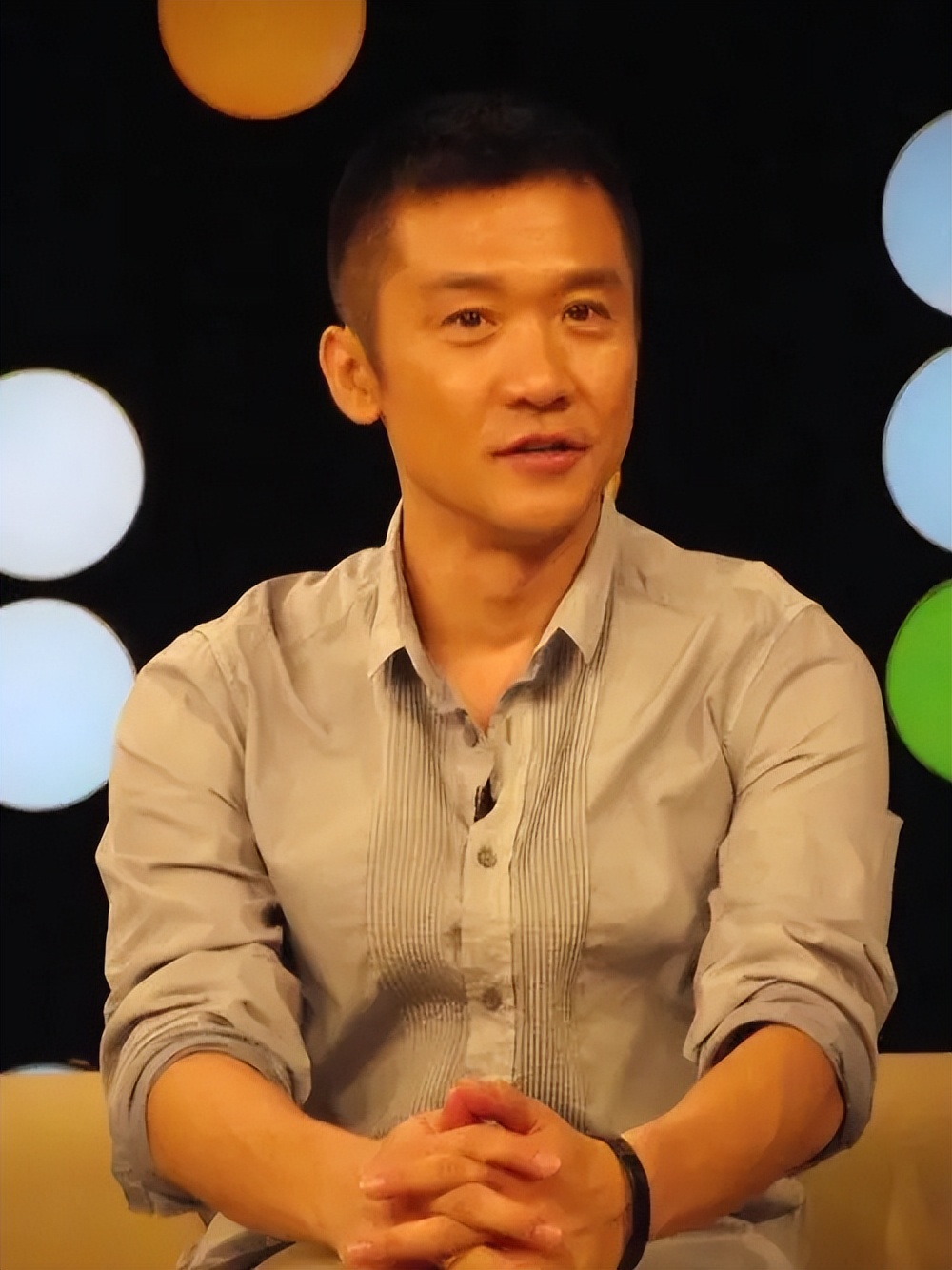 著名演员黄志忠:离婚那天出门后忍不住流泪,感觉最对不起儿子_何音