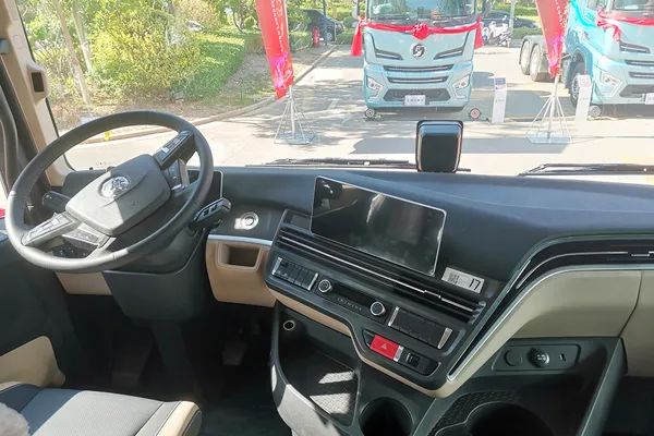 省气可靠 动力强劲 陕汽德龙x6000 lng车型静态解析|卡车之友网