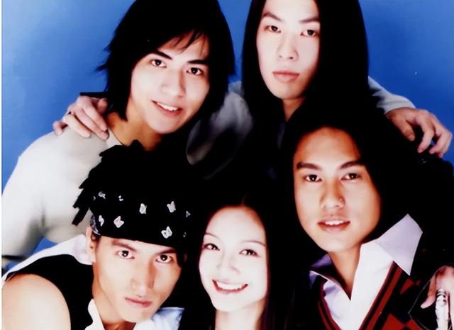 与李冰冰在酒店激战,和林熙蕾同居5年,他脚踏两只船换人如换衣_朱孝天