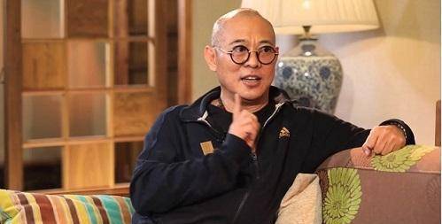 55岁李连杰近照曝光,和鲁豫面对面畅谈,家庭幸福大女儿就读哈佛_利智