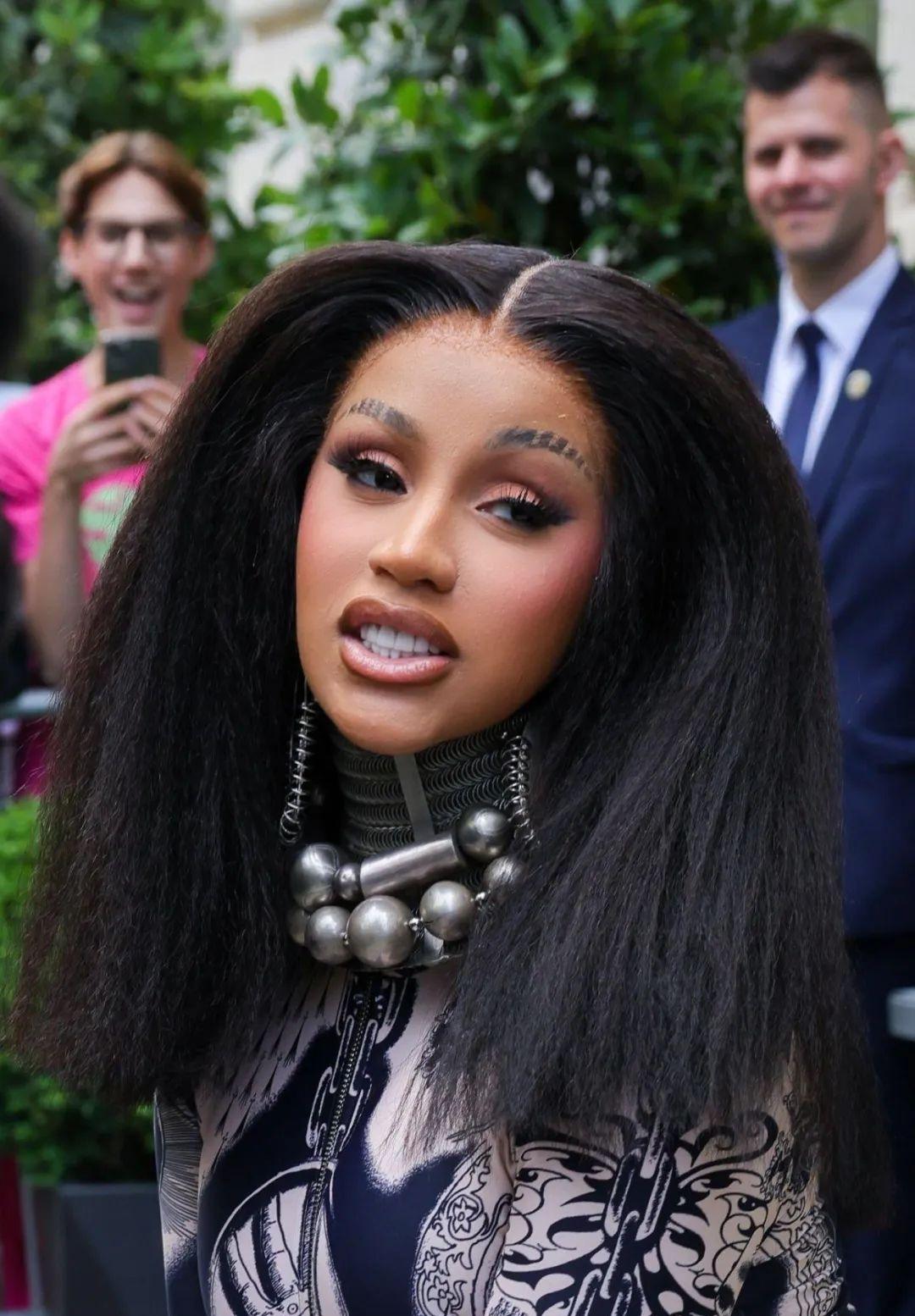 cardib亮相巴黎高级时装周!_时尚_明星_媒体