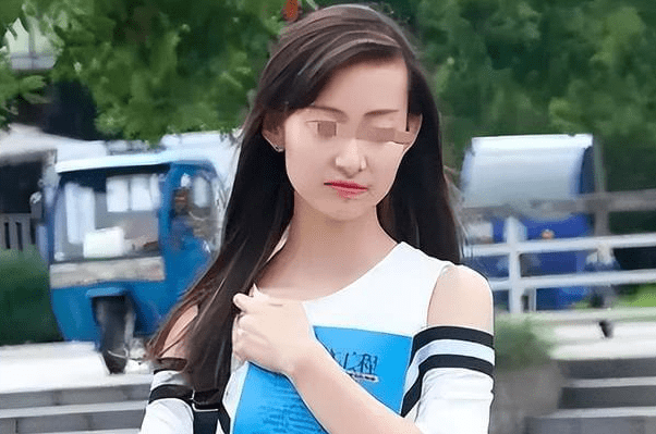 接着就有自称是当事人女生的同学表示:女生事云南某专科大学护理专业