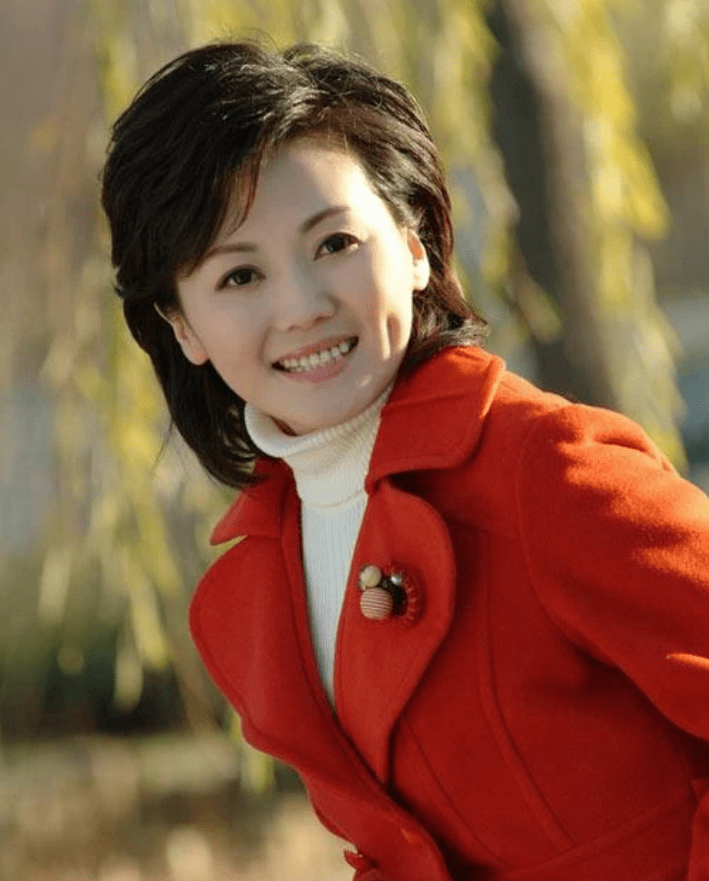 央视著名主持人柴璐:追梦路上有眼泪,曾公开征婚,46岁仍未婚_父母
