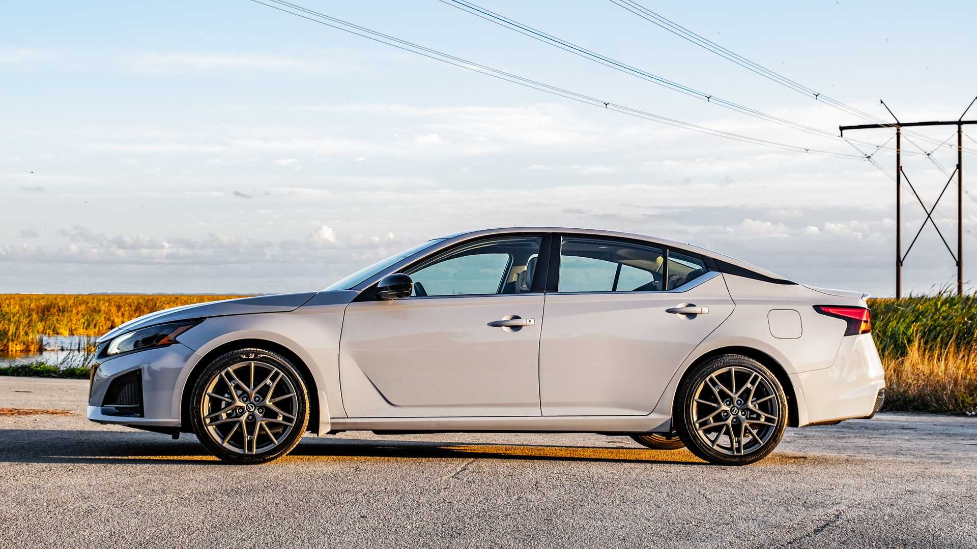 价格上涨并没有增加新的配置,但2024款altima延长了nissanconnect服务