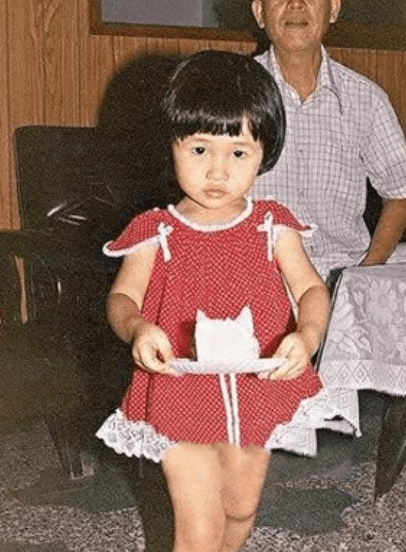 "萧亚轩:42岁17任男友,平均年龄25岁,荣登花蟹榜首_事业_母亲_蔡依林