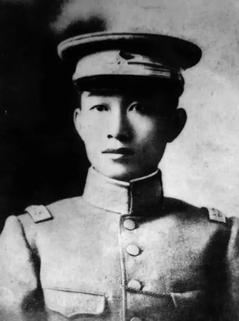 要好的多,四川刚成立军政府的时候,都督尹昌衡,副都督罗纶就自立堂口