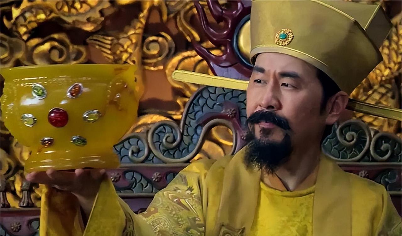 黄袍加身后,赵匡胤在宰相面前大哭,他拔刀威胁宰相:今日须天子_范质