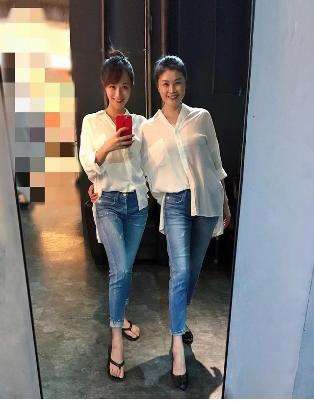 蓝盈莹只谈过一次恋爱,妈妈的腿长109厘米,与女儿同框似姐妹_雪球