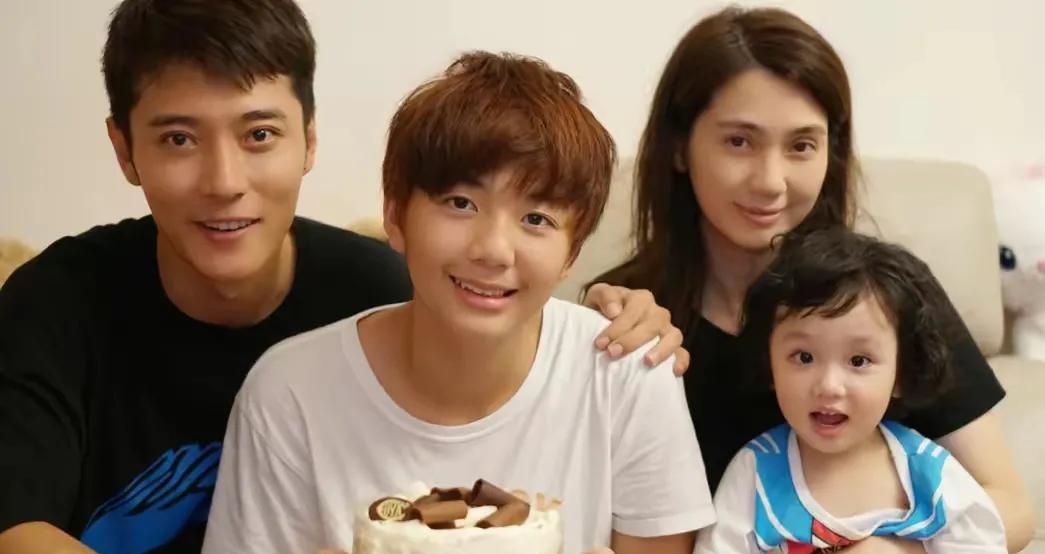 洪欣现状不容乐观:赚钱能力差,儿子扶不起来,女儿需张丹峰抚养_张灏濂