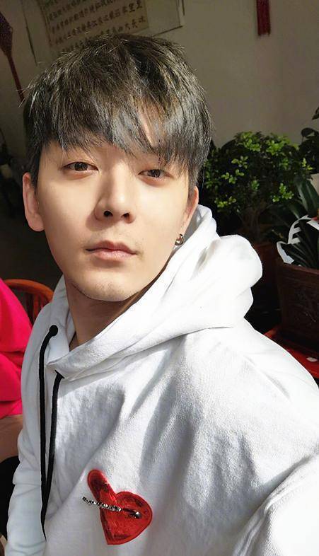 陈赫官宣二胎,李小璐意外躺枪,男明星的犯错成本有点低_网友_影响