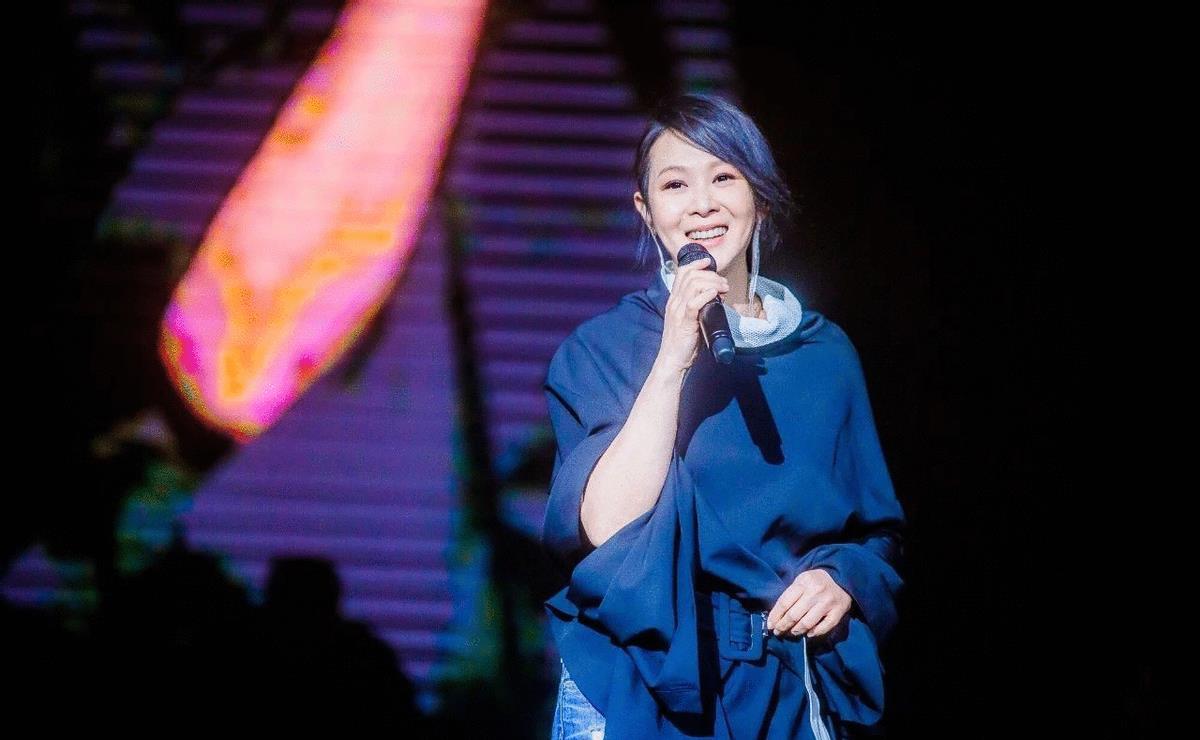 偶遇刘若英55岁满脸皱纹,没有整容很自然的美,后来终于明白后来_气质