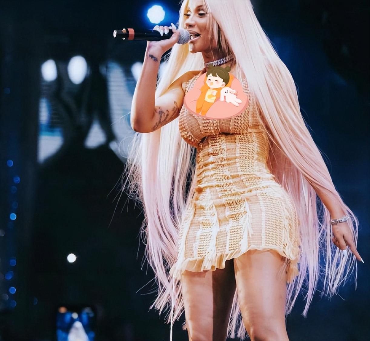 美国女星cardib演唱会不穿内裤,与歌迷互动秀卫生棉条_成为了_视频