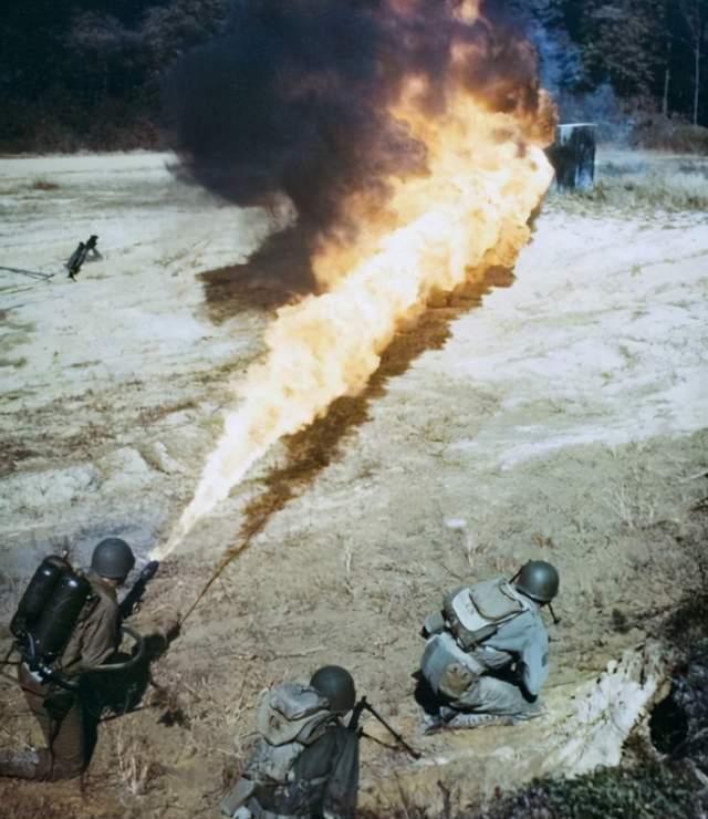 其实使用喷火枪这种作战方式,早在一战的时候德军就已经在使用了,但是