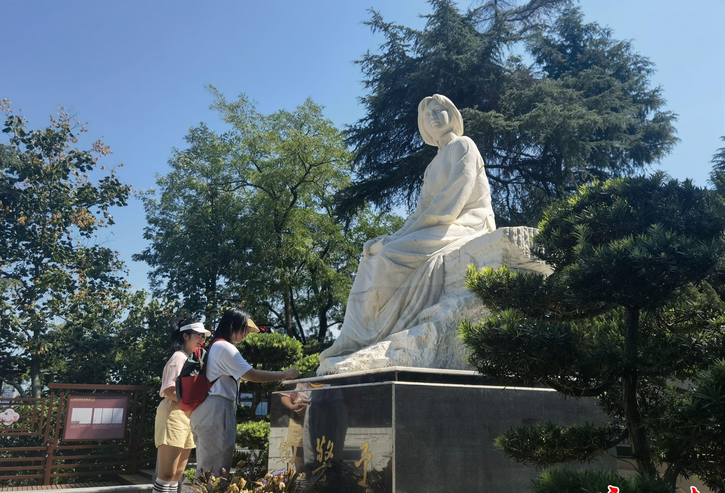 "学习永远在路上",小学毕业生走进向警予烈士生平展览厅_炜彤_英雄_爷