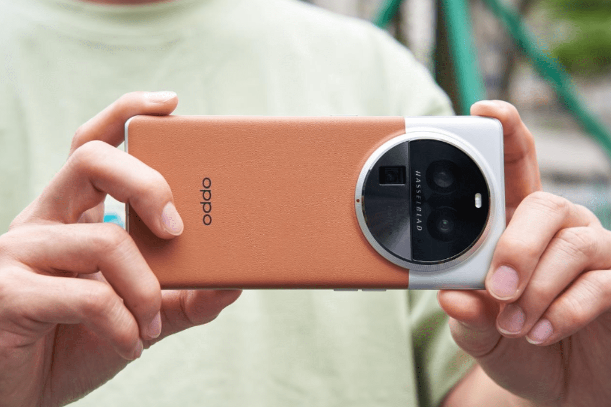 的reno10系列上,就搭载了同价位难得一见的潜望式长焦镜头,并且将find