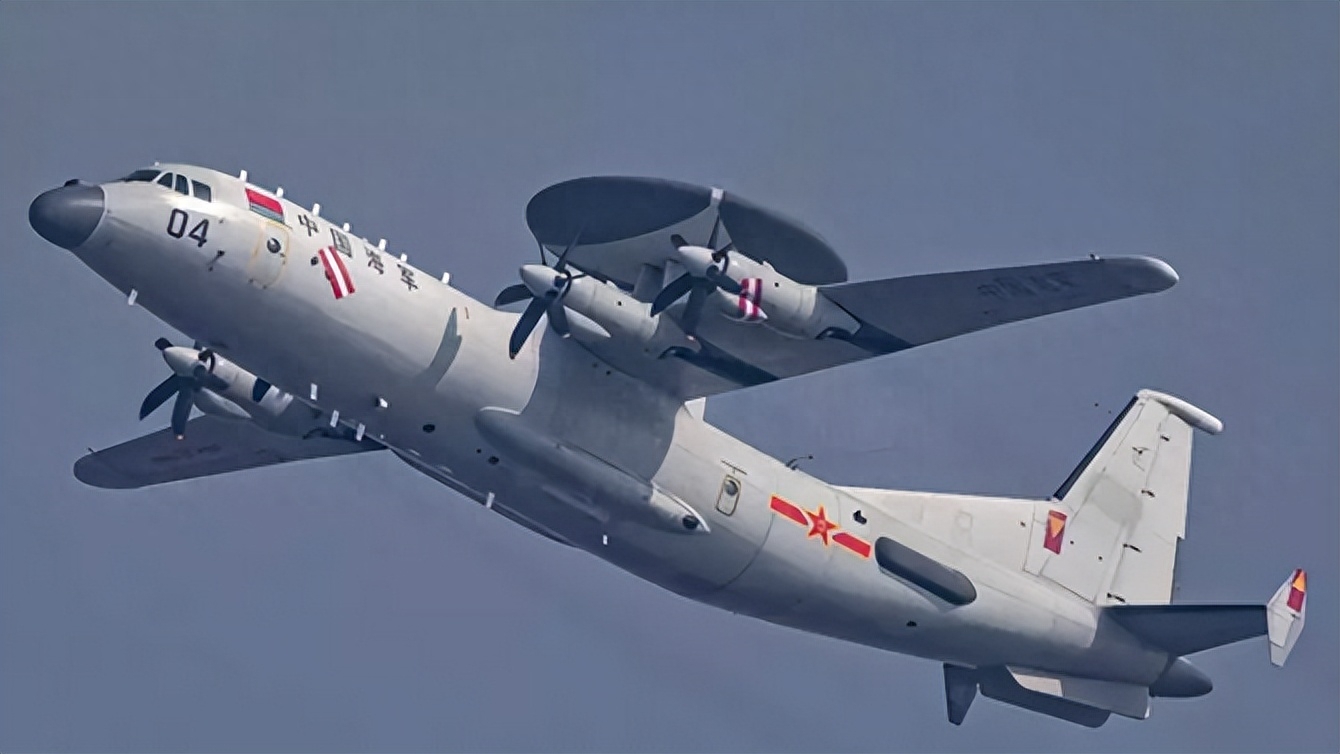 本世纪初,我们终于成功研发了世界先进水平的空警2000和空警200空中