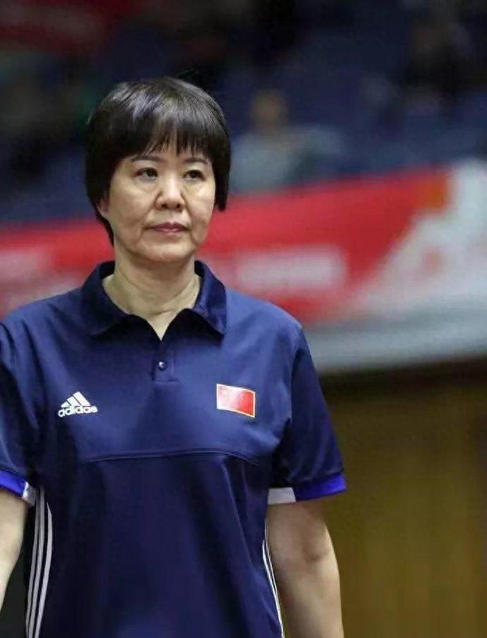 体育奥运冠军郎平爱将被禁赛4年,如今正式解禁,当上了教练_杨方旭