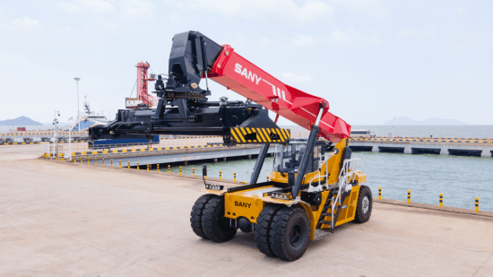 三一正面吊应对极寒工况毫无压力_搜狐汽车_搜狐网