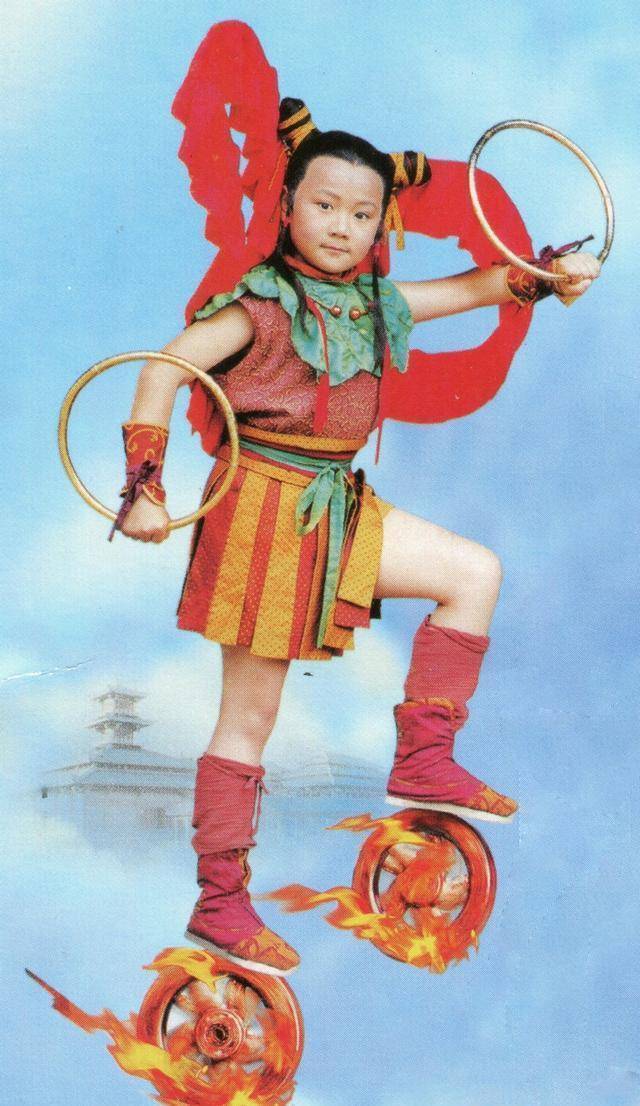 曹骏先后出演了《真命小和尚》《莲花童子哪吒》《侠女闯天关》《九岁