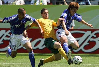 06年世界杯澳大利亚击败国外的比赛,对大洋洲足球来说有一个特殊的