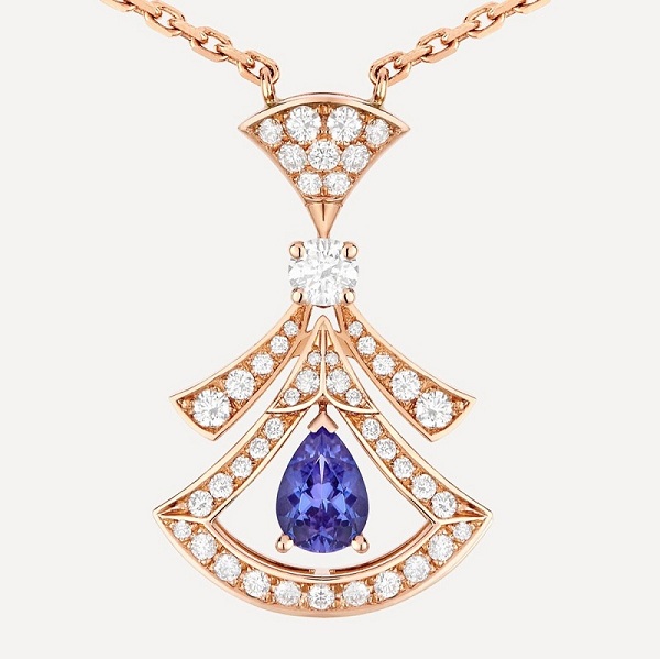 divas dream 玫瑰金项链挂坠,by 宝格丽bvlgari主石为一颗水滴形切割