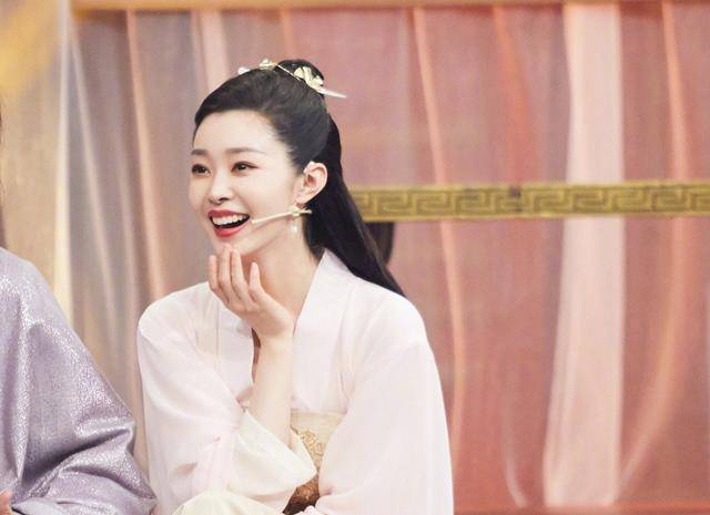 在《王牌对王牌》的舞台上,宋轶作为主演的演员之一,更是必不可缺,在