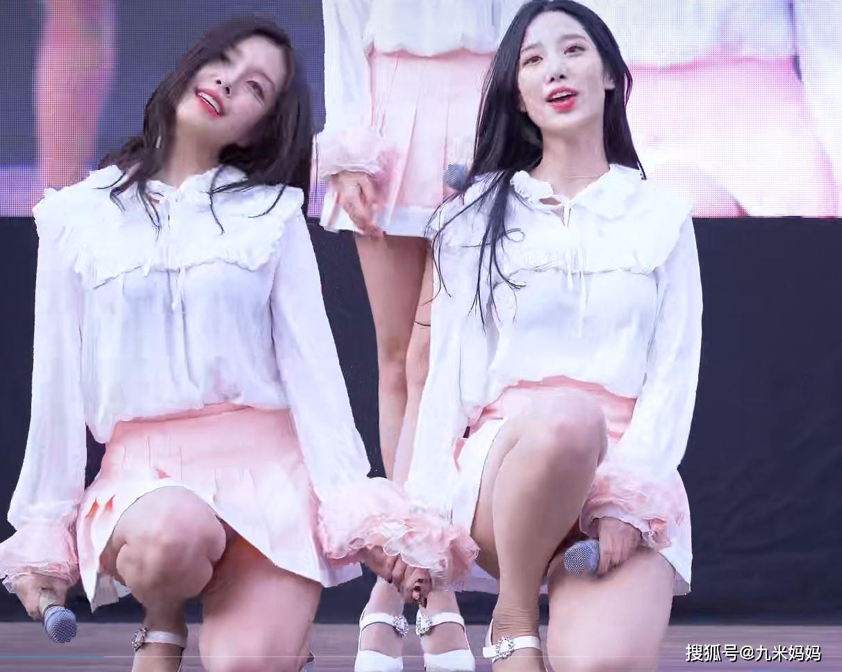 韩国女明星一个拧瓶盖的动作引网友热议,为博眼球,不择手段_权恩妃